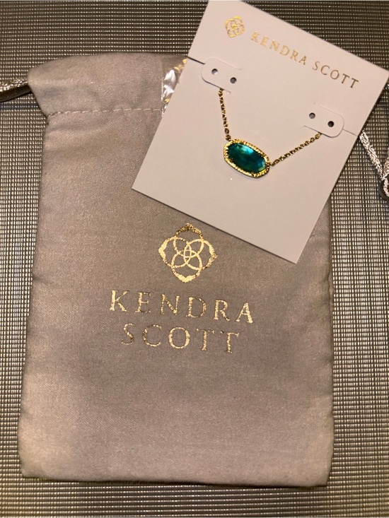 Kendra Scott Jewelry - Kendra Scott Elisa necklace
